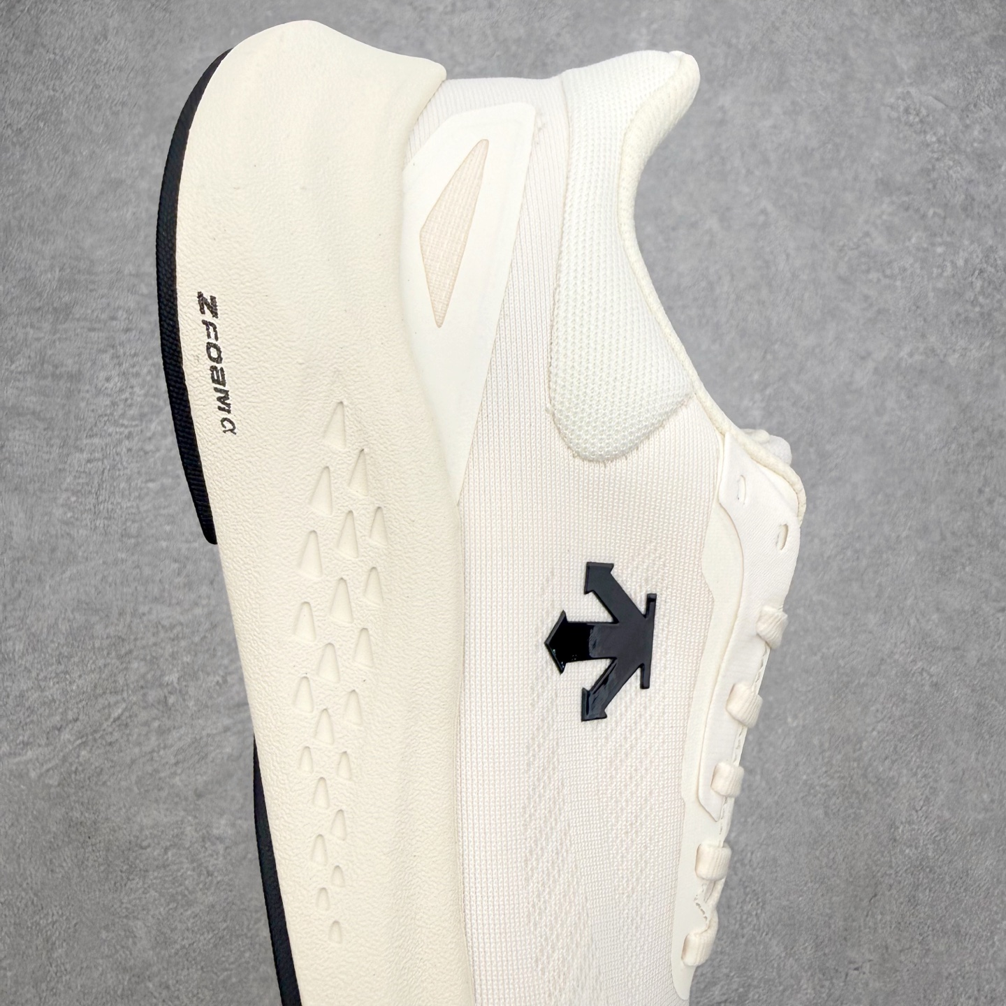 迪桑特DESCENTE Run Step Z-FOAM缓震 轻盈舒适柔软透气 低帮 休闲城市通勤 跑步鞋