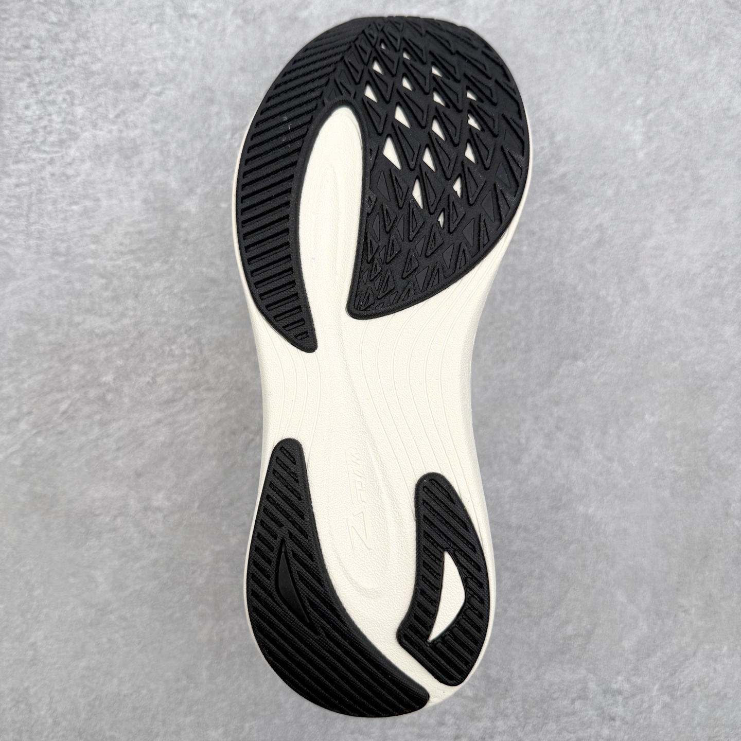 迪桑特DESCENTE Run Step Z-FOAM缓震 轻盈舒适柔软透气 低帮 休闲城市通勤 跑步鞋