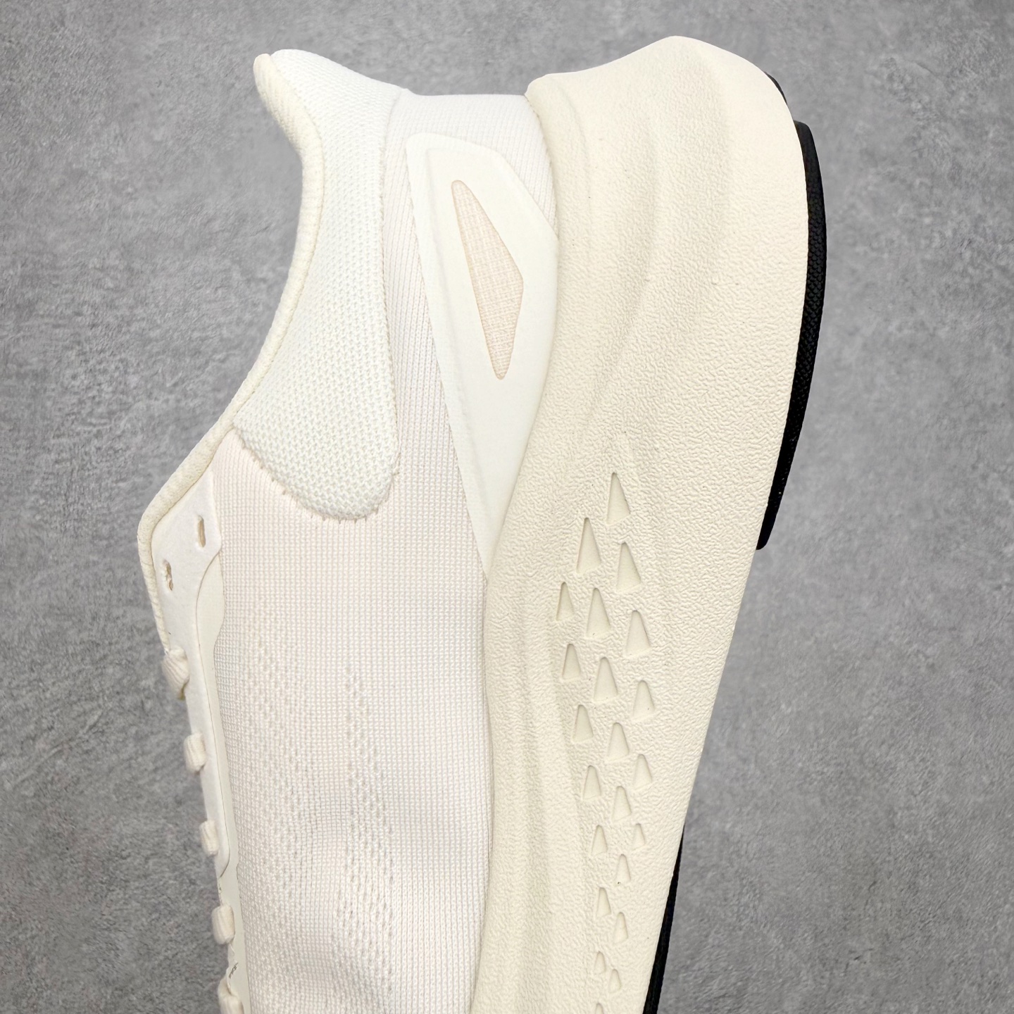 迪桑特DESCENTE Run Step Z-FOAM缓震 轻盈舒适柔软透气 低帮 休闲城市通勤 跑步鞋