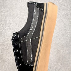 Vans Sk8-Low 黑生胶范斯复古休闲硫化帆布鞋鞋款以黑色麂皮拼接帆布鞋面打造整体鞋身 以SK8- Vans Sk8-Low 黑生胶范斯复古休闲硫化帆布鞋鞋款以黑色麂皮拼接帆布鞋面打造整体鞋身 以SK8-