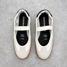 Converse Run Star Trainer复古松紧带 芭蕾风玛丽珍德训鞋鞋型设计采用浅口芭蕾鞋轮 Converse Run Star Trainer复古松紧带 芭蕾风玛丽珍德训鞋鞋型设计采用浅口芭蕾鞋轮