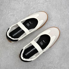 Converse Run Star Trainer复古松紧带 芭蕾风玛丽珍德训鞋鞋型设计采用浅口芭蕾鞋轮 Converse Run Star Trainer复古松紧带 芭蕾风玛丽珍德训鞋鞋型设计采用浅口芭蕾鞋轮