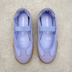Converse Run Star Trainer复古松紧带 芭蕾风玛丽珍德训鞋鞋型设计采用浅口芭蕾鞋轮 Converse Run Star Trainer复古松紧带 芭蕾风玛丽珍德训鞋鞋型设计采用浅口芭蕾鞋轮