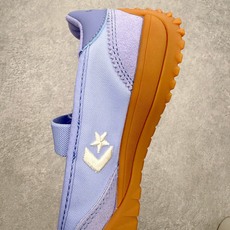 Converse Run Star Trainer复古松紧带 芭蕾风玛丽珍德训鞋鞋型设计采用浅口芭蕾鞋轮 Converse Run Star Trainer复古松紧带 芭蕾风玛丽珍德训鞋鞋型设计采用浅口芭蕾鞋轮