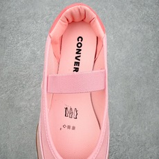 Converse Run Star Trainer复古松紧带 芭蕾风玛丽珍德训鞋鞋型设计采用浅口芭蕾鞋轮 Converse Run Star Trainer复古松紧带 芭蕾风玛丽珍德训鞋鞋型设计采用浅口芭蕾鞋轮