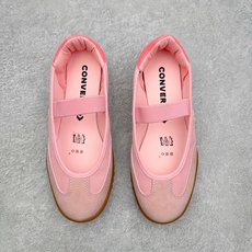 Converse Run Star Trainer复古松紧带 芭蕾风玛丽珍德训鞋鞋型设计采用浅口芭蕾鞋轮 Converse Run Star Trainer复古松紧带 芭蕾风玛丽珍德训鞋鞋型设计采用浅口芭蕾鞋轮