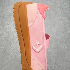 Converse Run Star Trainer复古松紧带 芭蕾风玛丽珍德训鞋鞋型设计采用浅口芭蕾鞋轮 Converse Run Star Trainer复古松紧带 芭蕾风玛丽珍德训鞋鞋型设计采用浅口芭蕾鞋轮