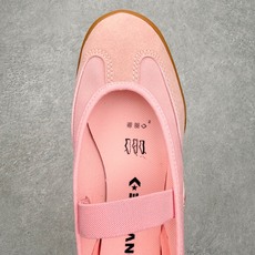 Converse Run Star Trainer复古松紧带 芭蕾风玛丽珍德训鞋鞋型设计采用浅口芭蕾鞋轮 Converse Run Star Trainer复古松紧带 芭蕾风玛丽珍德训鞋鞋型设计采用浅口芭蕾鞋轮