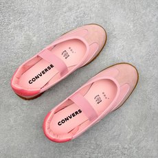 Converse Run Star Trainer复古松紧带 芭蕾风玛丽珍德训鞋鞋型设计采用浅口芭蕾鞋轮 Converse Run Star Trainer复古松紧带 芭蕾风玛丽珍德训鞋鞋型设计采用浅口芭蕾鞋轮