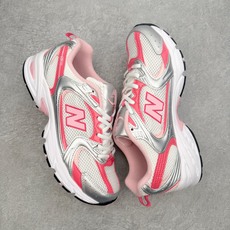 New Balance NB530 新百伦复古透气跑步鞋 抛弃过往以皮革为主的人气轮廓 以极具复古风范的 New Balance NB530 新百伦复古透气跑步鞋 抛弃过往以皮革为主的人气轮廓 以极具复古风范的