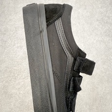 Vans Old Skool 黑武士 魔术贴全黑鞋身搭配魔术贴设计 穿脱省心 麂皮搭配帆布材质透气不闷脚 Vans Old Skool 黑武士 魔术贴全黑鞋身搭配魔术贴设计 穿脱省心 麂皮搭配帆布材质透气不闷脚