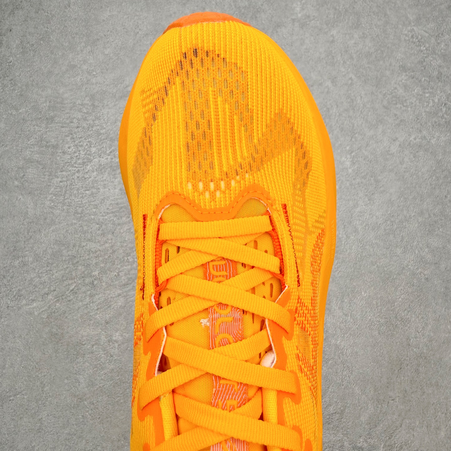 ＃XN ASICS NOVABLAST 5 舒适百搭低帮马拉松训练竞速跑步鞋 ASICS（亚瑟士）是日本