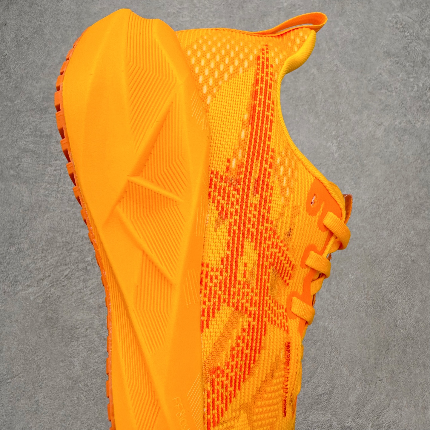 ＃XN ASICS NOVABLAST 5 舒适百搭低帮马拉松训练竞速跑步鞋 ASICS（亚瑟士）是日本