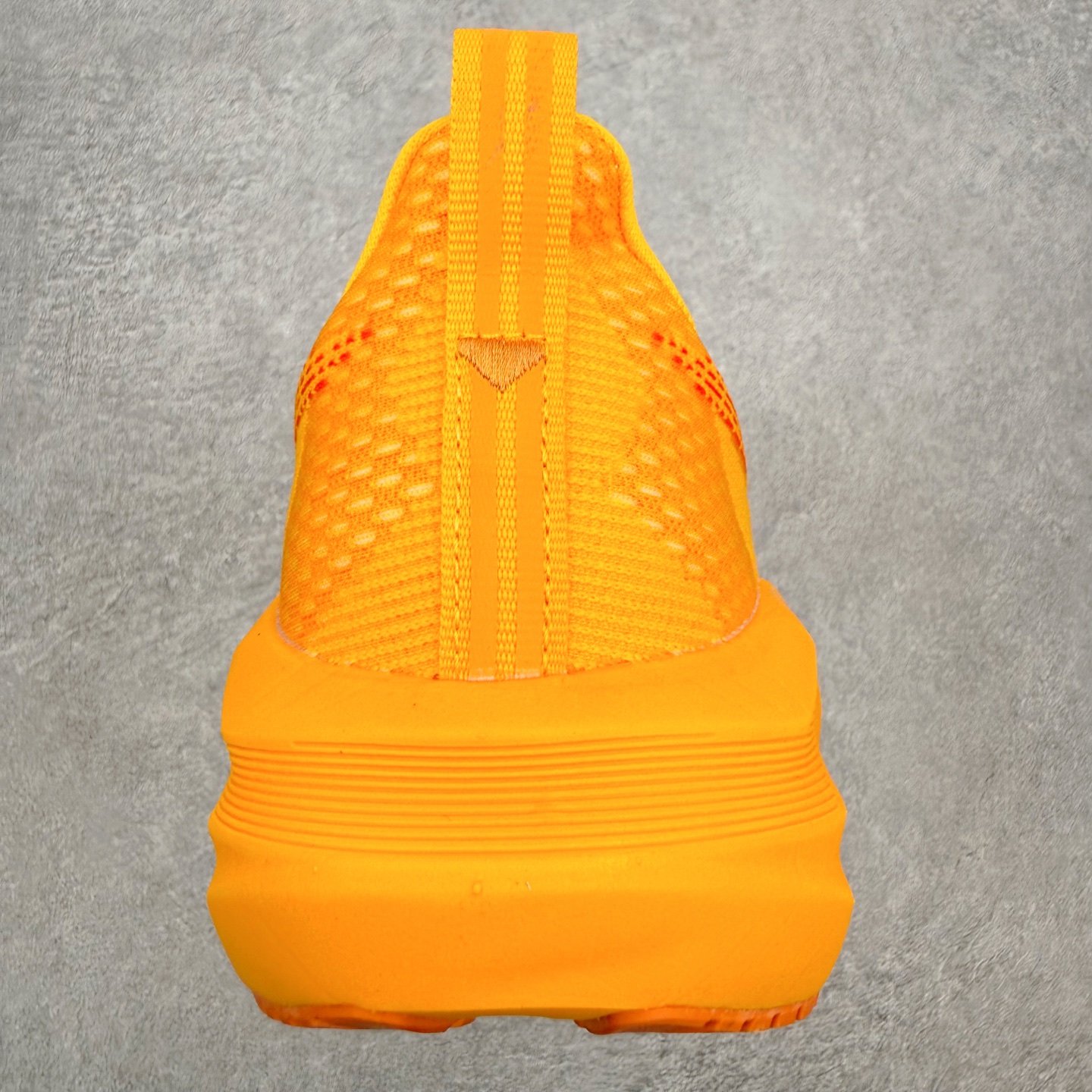 ＃XN ASICS NOVABLAST 5 舒适百搭低帮马拉松训练竞速跑步鞋 ASICS（亚瑟士）是日本