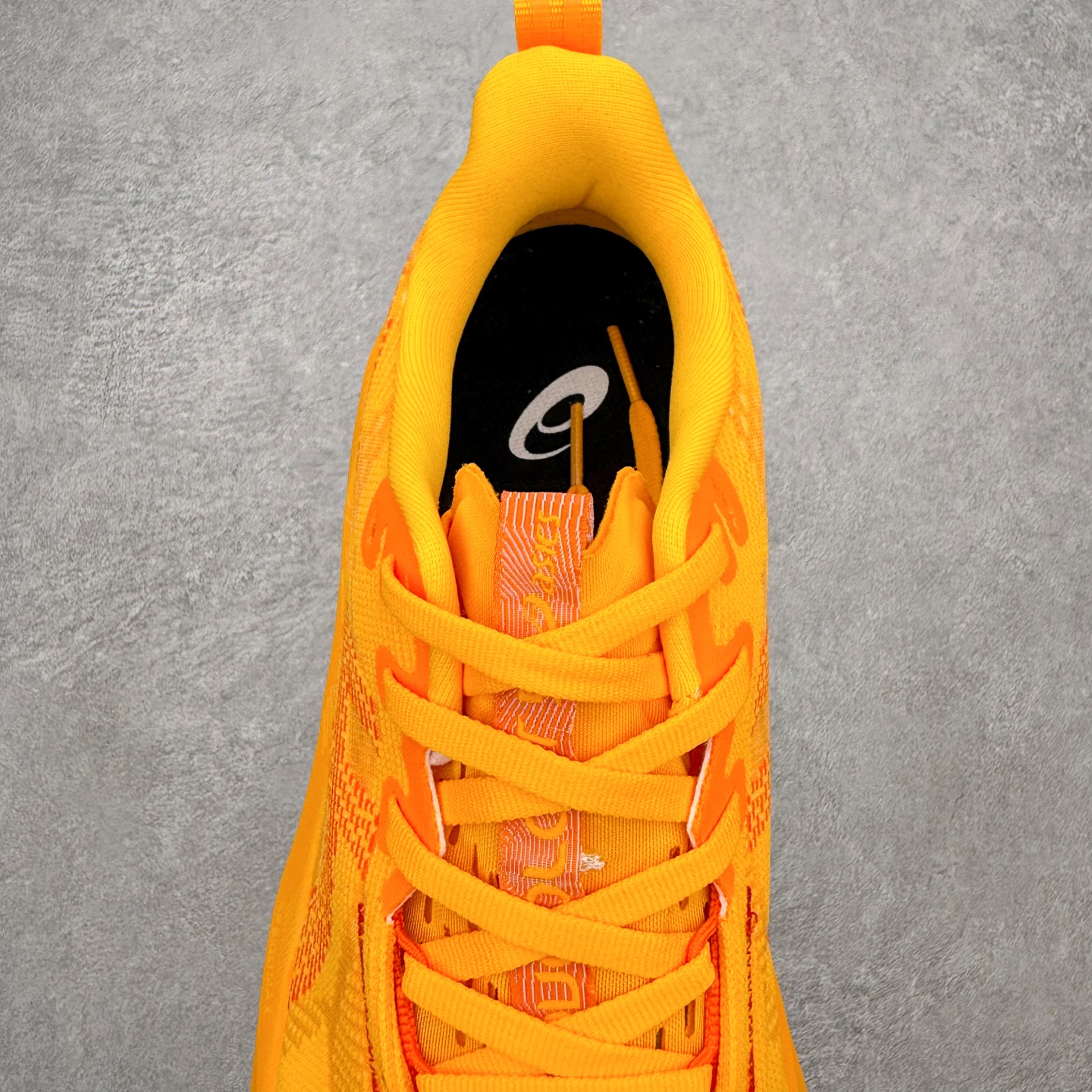 ＃XN ASICS NOVABLAST 5 舒适百搭低帮马拉松训练竞速跑步鞋 ASICS（亚瑟士）是日本
