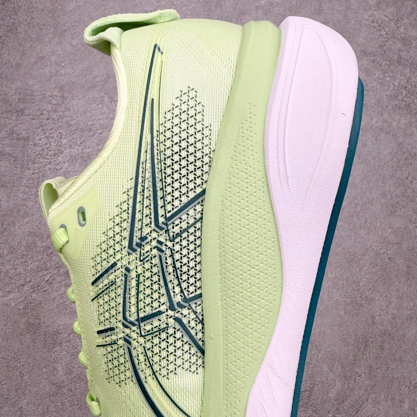 ASICS GEL-KAYANO 33 舒适贴合透气支撑回弹跑步鞋 ASICS（亚瑟士）是日本实业家鬼冢