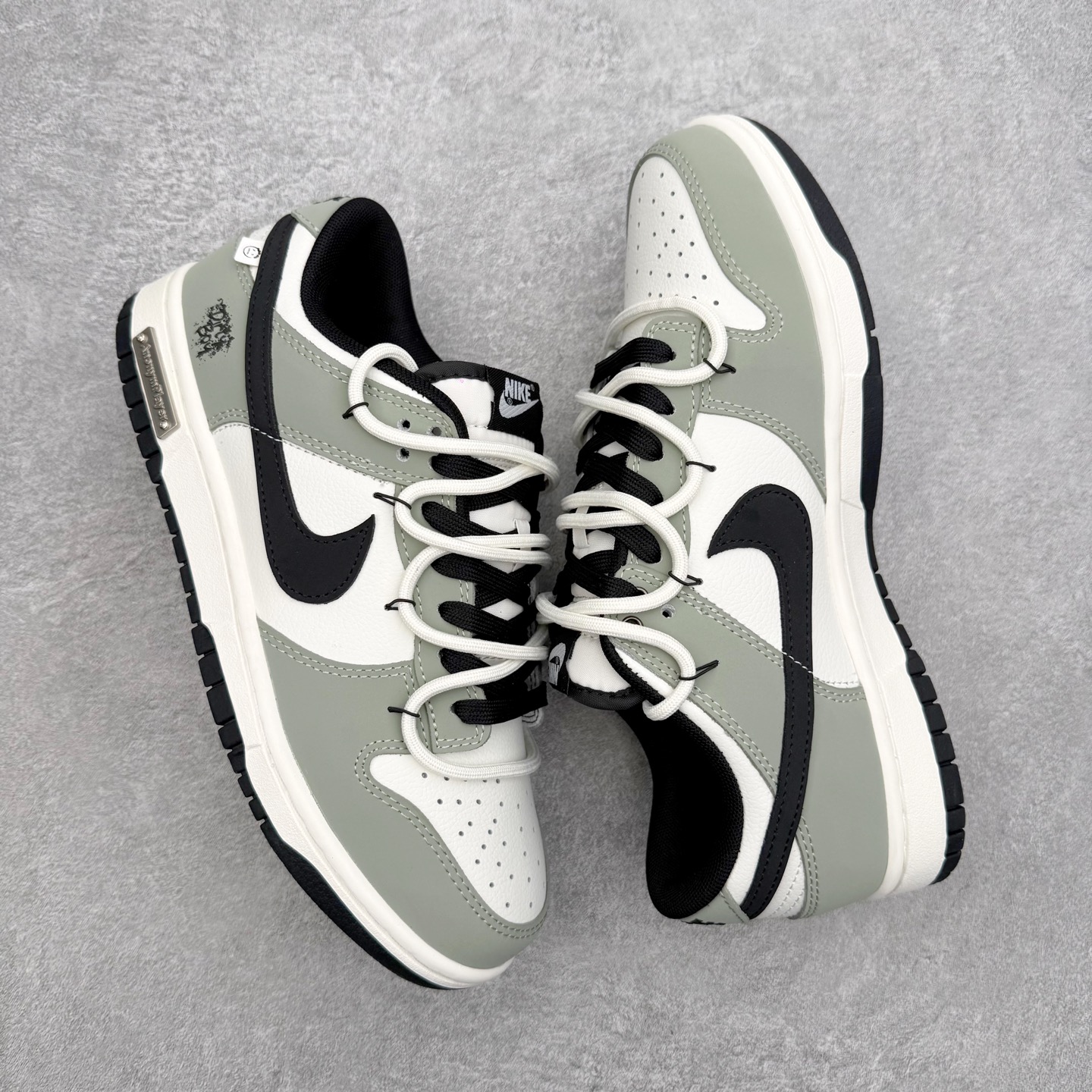 ＃YC纯原 NK Dunk Low 黑粉拿铁 DD1391-100 当酷飒的黑色，遇上温柔的拿铁粉，经典