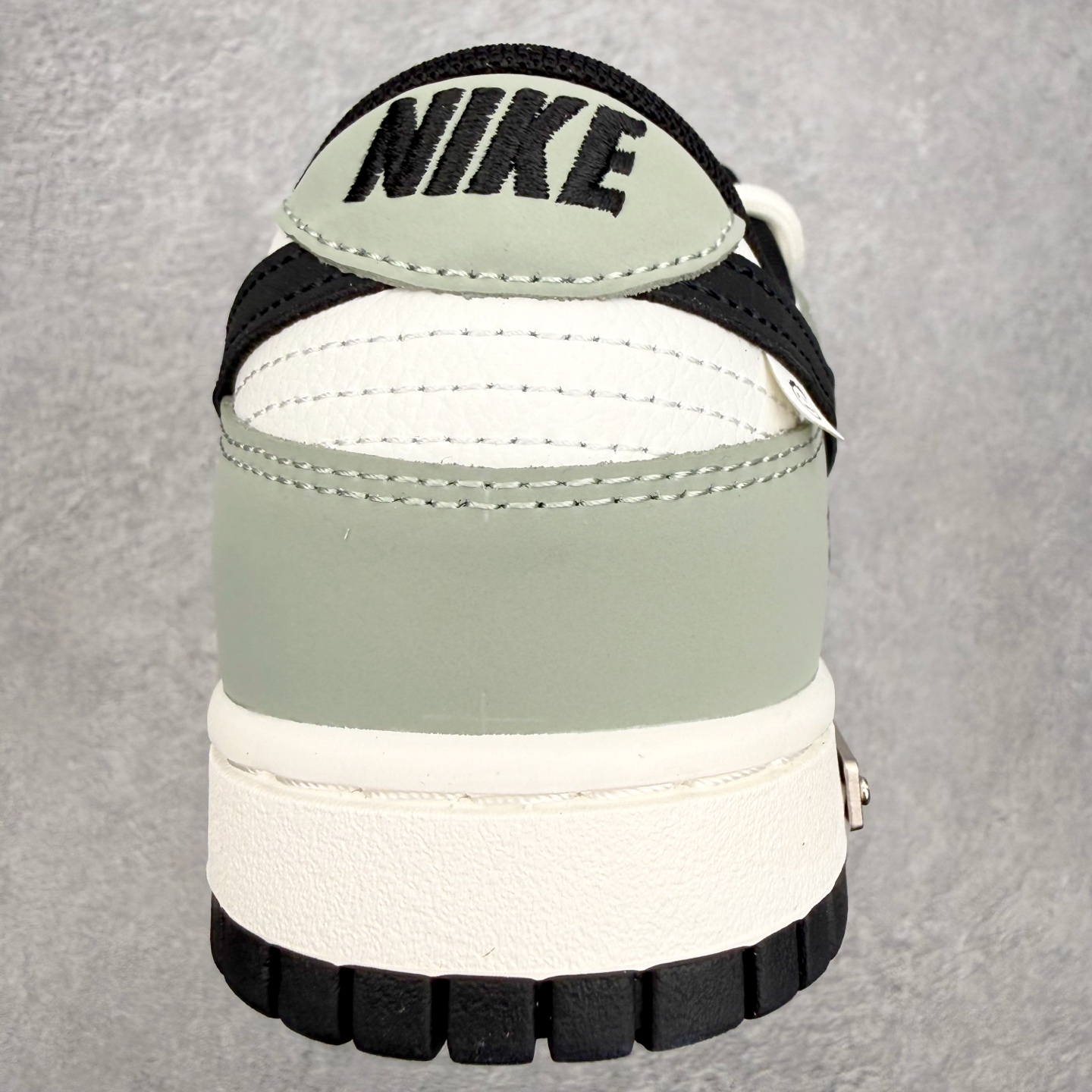 ＃YC纯原 NK Dunk Low 黑粉拿铁 DD1391-100 当酷飒的黑色，遇上温柔的拿铁粉，经典