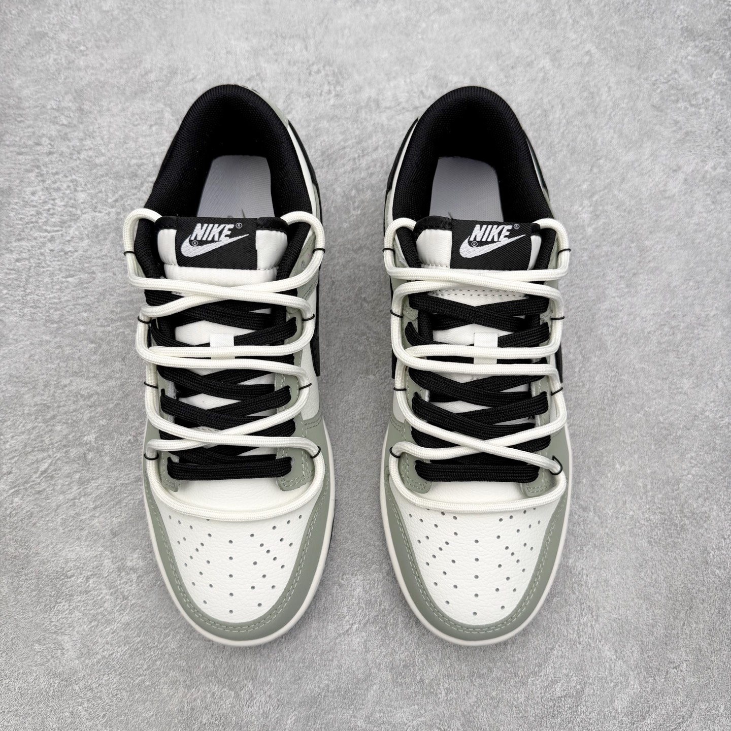 ＃YC纯原 NK Dunk Low 黑粉拿铁 DD1391-100 当酷飒的黑色，遇上温柔的拿铁粉，经典