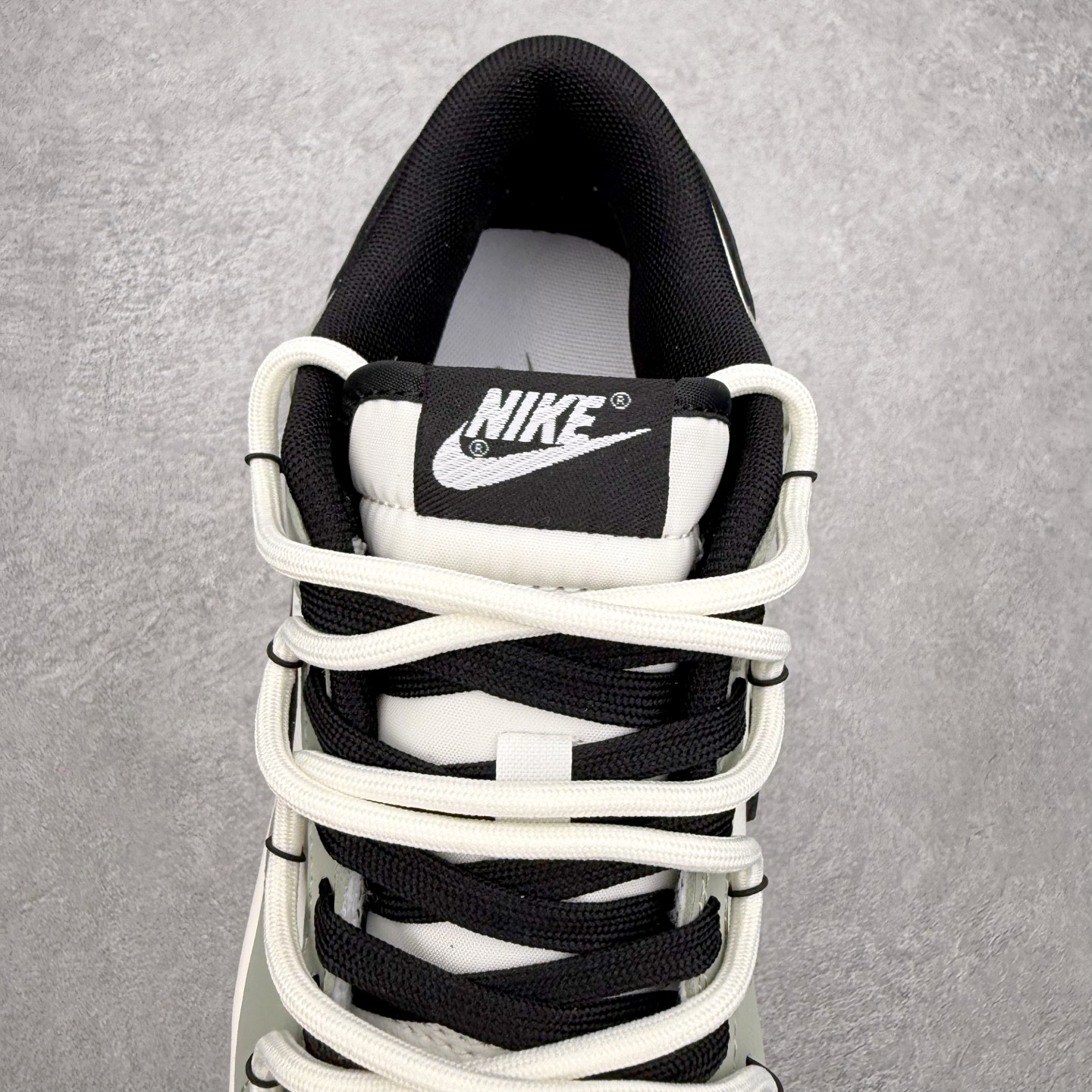 ＃YC纯原 NK Dunk Low 黑粉拿铁 DD1391-100 当酷飒的黑色，遇上温柔的拿铁粉，经典
