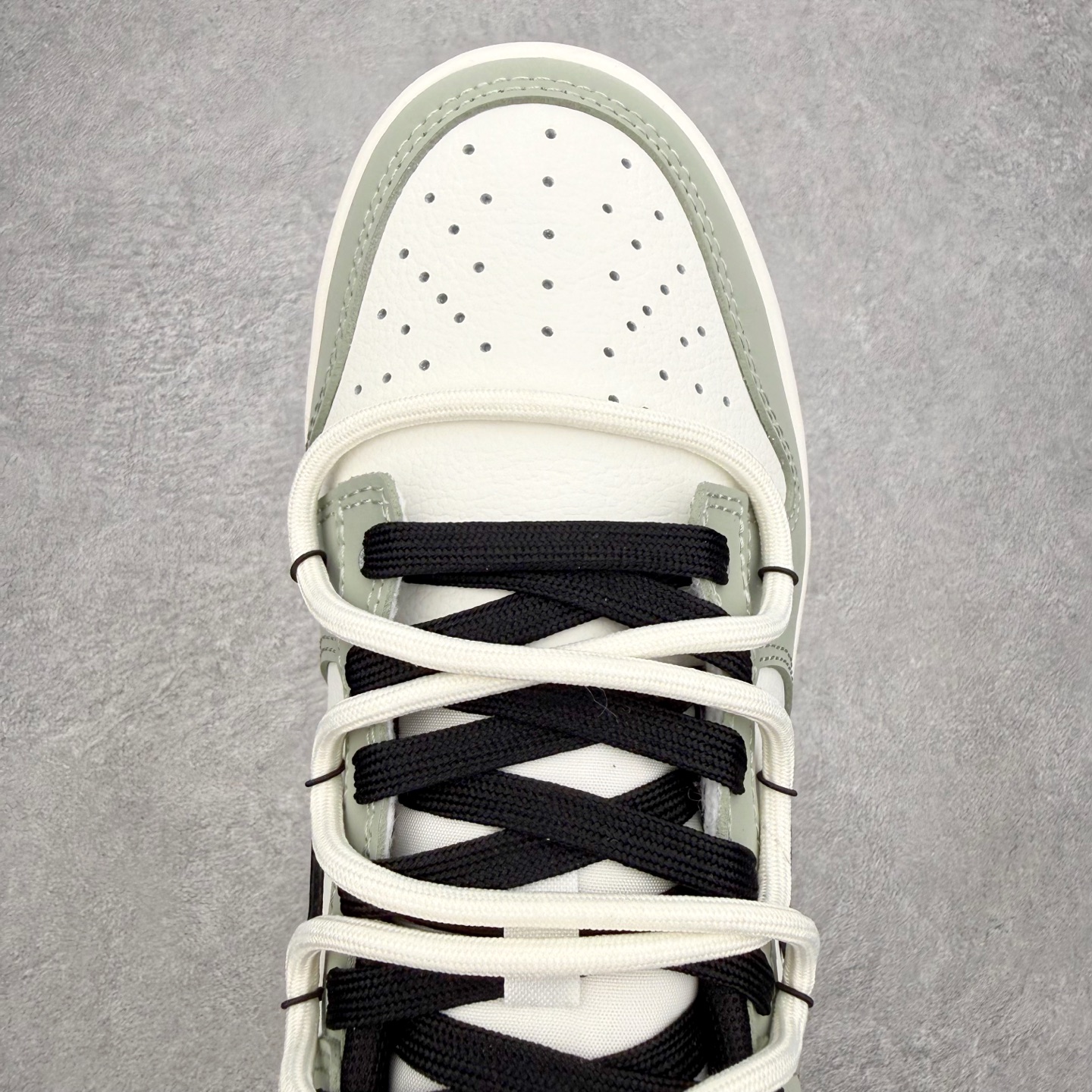 ＃YC纯原 NK Dunk Low 黑粉拿铁 DD1391-100 当酷飒的黑色，遇上温柔的拿铁粉，经典