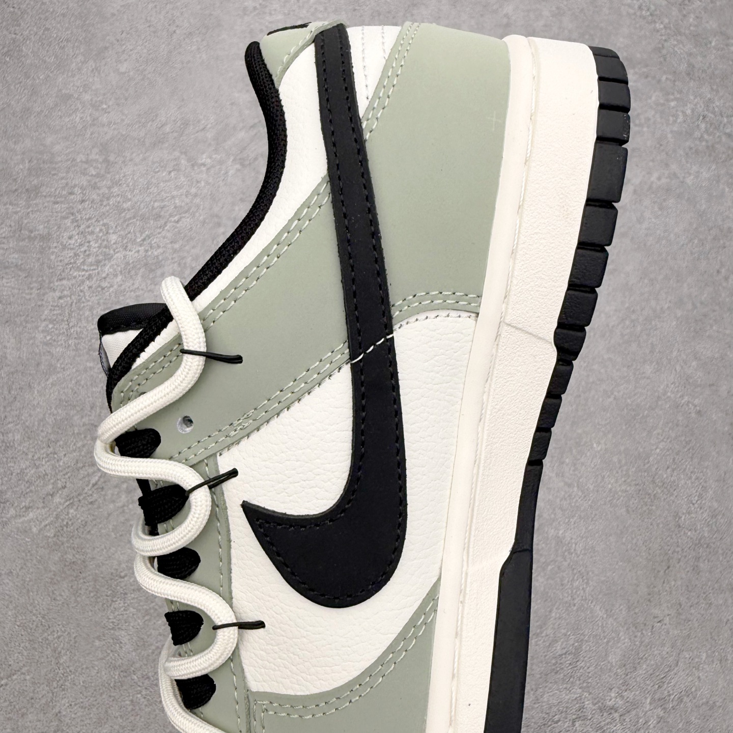 ＃YC纯原 NK Dunk Low 黑粉拿铁 DD1391-100 当酷飒的黑色，遇上温柔的拿铁粉，经典