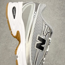 New Balance MR740 NB新百伦系列复古老爹风休闲运动慢跑鞋 采用轻质牛剖革拼接透气网眼衬 New Balance MR740 NB新百伦系列复古老爹风休闲运动慢跑鞋 采用轻质牛剖革拼接透气网眼衬