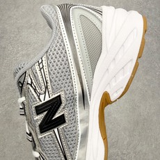 New Balance MR740 NB新百伦系列复古老爹风休闲运动慢跑鞋 采用轻质牛剖革拼接透气网眼衬 New Balance MR740 NB新百伦系列复古老爹风休闲运动慢跑鞋 采用轻质牛剖革拼接透气网眼衬