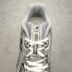 New Balance MR740 NB新百伦系列复古老爹风休闲运动慢跑鞋 采用轻质牛剖革拼接透气网眼衬 New Balance MR740 NB新百伦系列复古老爹风休闲运动慢跑鞋 采用轻质牛剖革拼接透气网眼衬