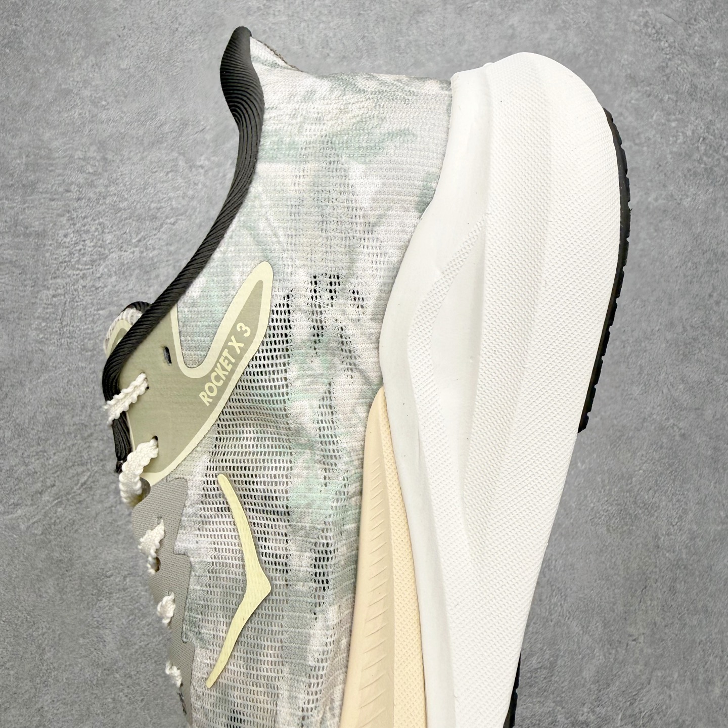 HOKA ONE ONE × John Elliott Rocket X 3 舒适贴合跑步鞋 男女同款 