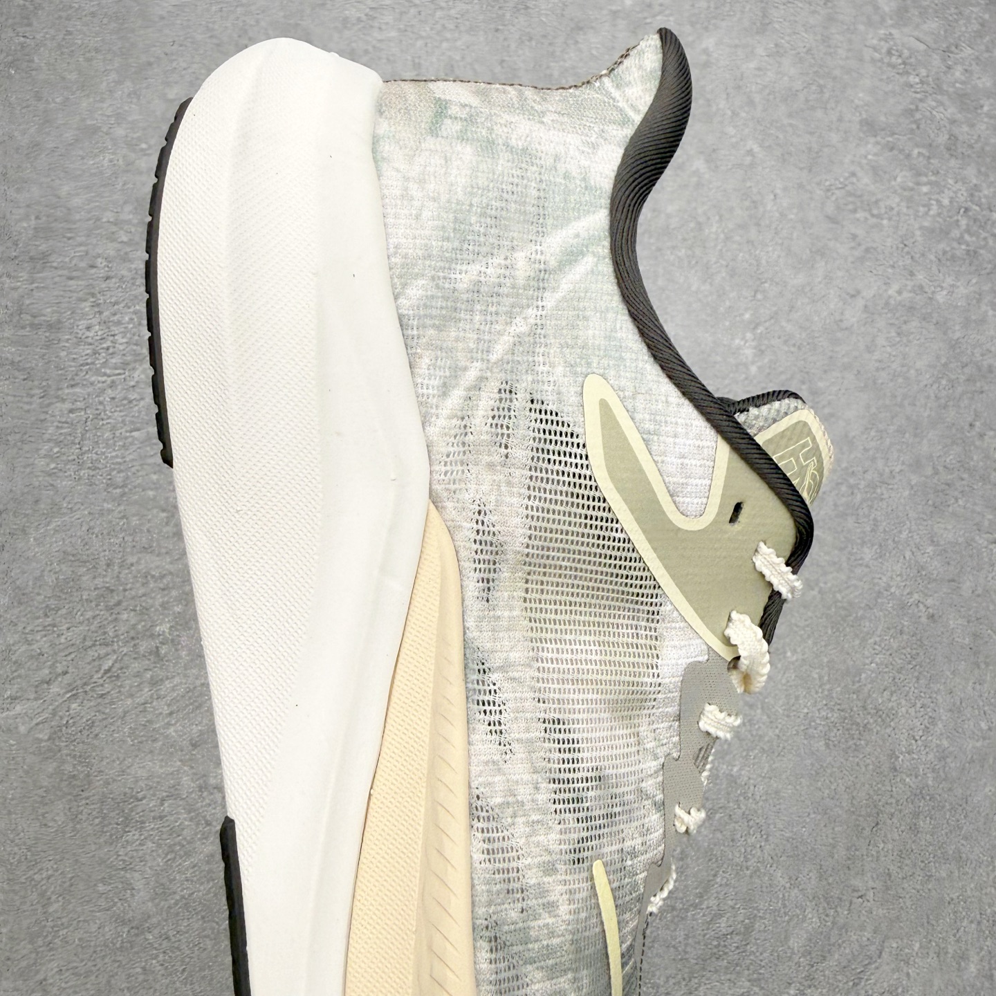 HOKA ONE ONE × John Elliott Rocket X 3 舒适贴合跑步鞋 男女同款 