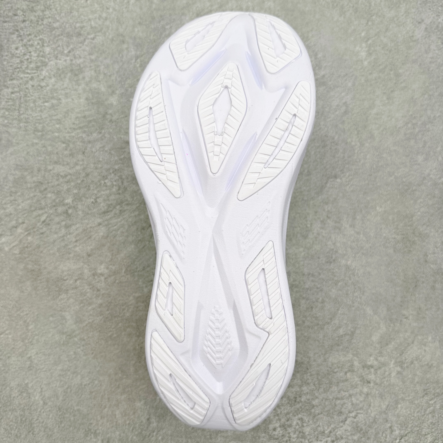 ＃XN ASICS NOVABLAST 5 舒适百搭低帮马拉松训练竞速跑步鞋 ASICS（亚瑟士）是日本