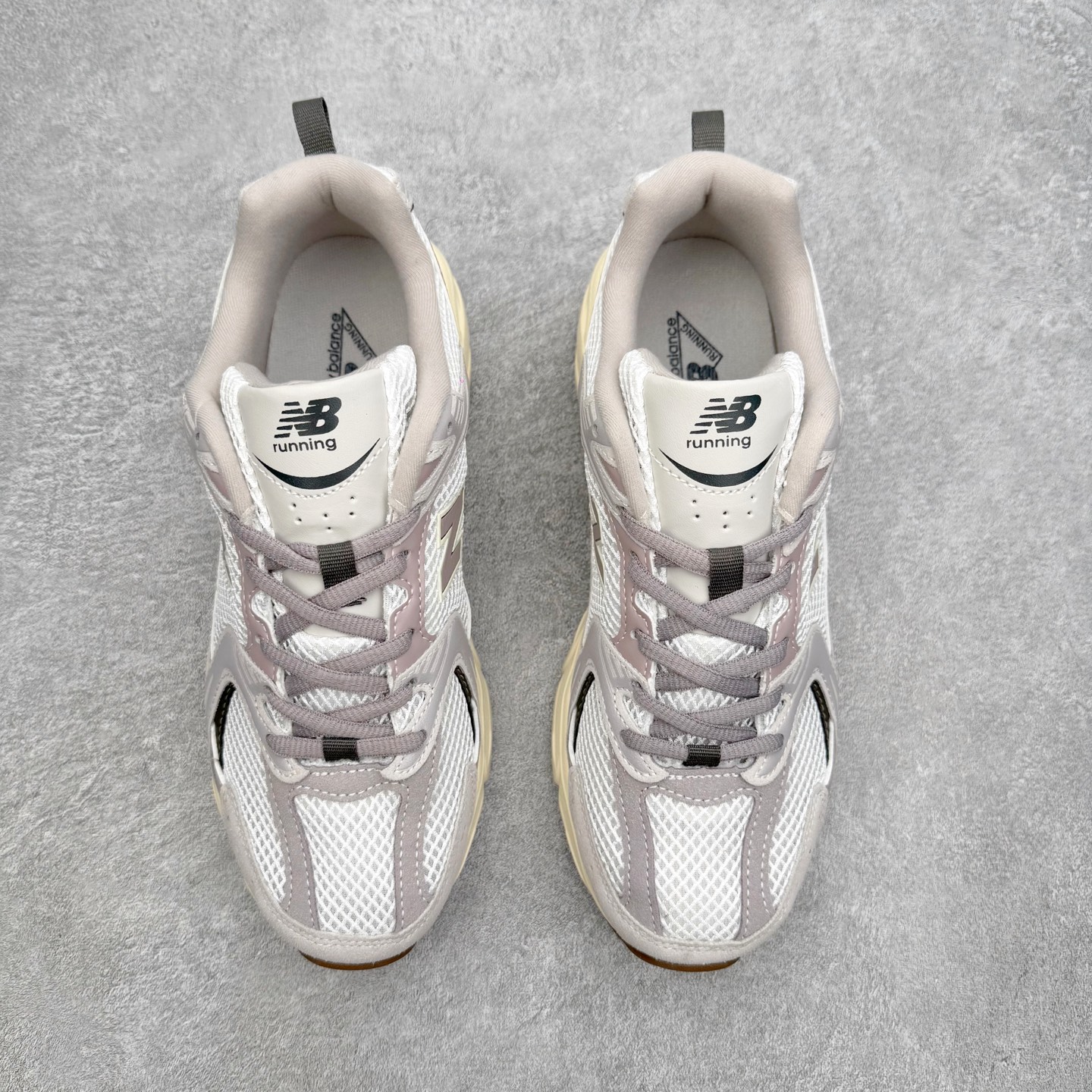 New Balance NB530 新百伦复古透气跑步鞋 抛弃过往以皮革为主的人气轮廓 以极具复古风范的