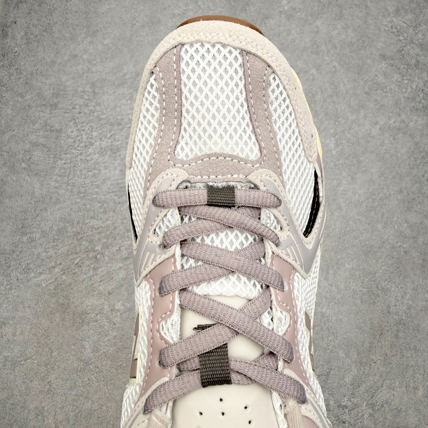 New Balance NB530 新百伦复古透气跑步鞋 抛弃过往以皮革为主的人气轮廓 以极具复古风范的