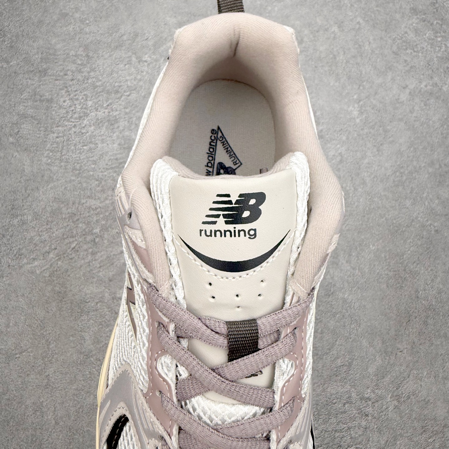 New Balance NB530 新百伦复古透气跑步鞋 抛弃过往以皮革为主的人气轮廓 以极具复古风范的