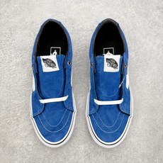 Vans Sk8-Low PROANTIHERO 合作款 专业滑板鞋面采用高饱和度克莱因宝蓝色麂皮拼接帆 Vans Sk8-Low PROANTIHERO 合作款 专业滑板鞋面采用高饱和度克莱因宝蓝色麂皮拼接帆