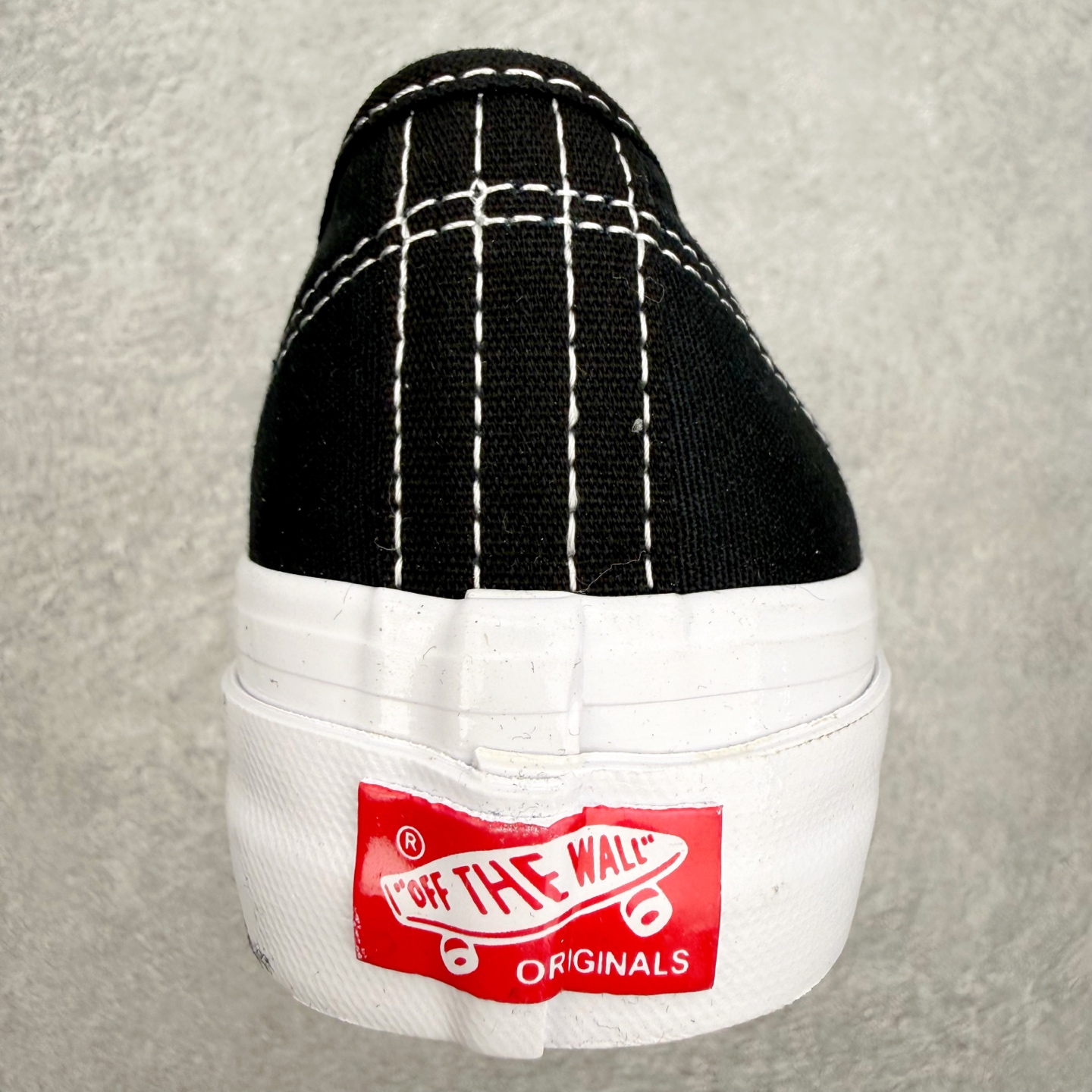 Vans Authentic Vault Og 黑白高端支线以更加复古的版型推出了全新的Original