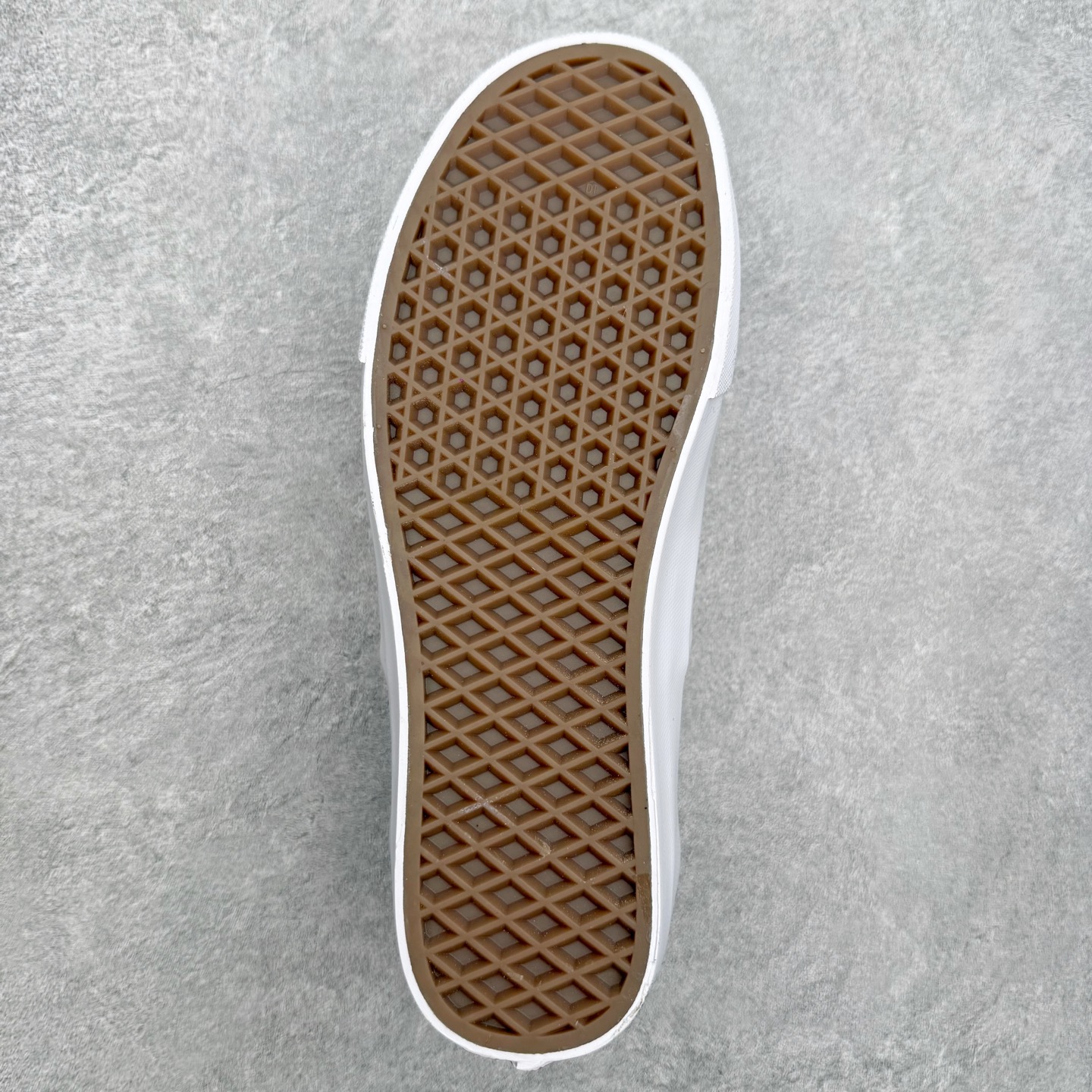 Vans Authentic Vault Og 黑白高端支线以更加复古的版型推出了全新的Original