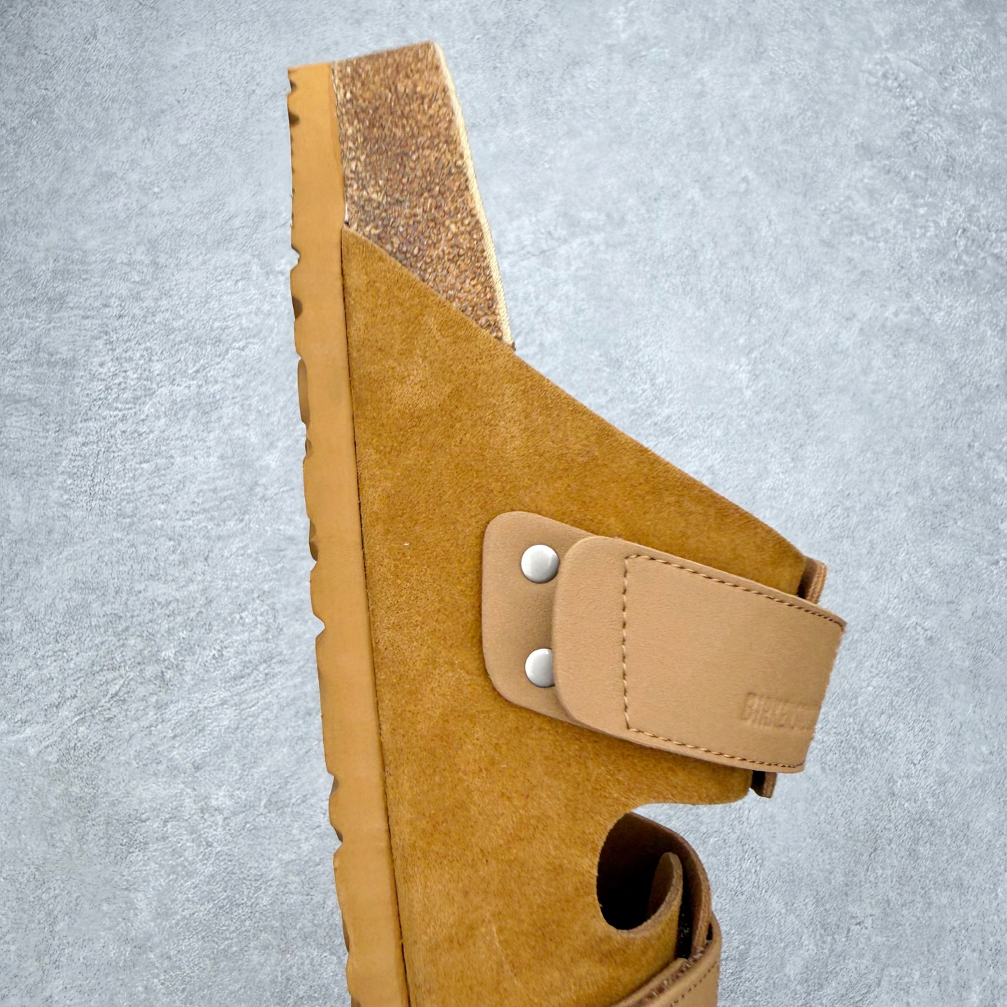 ＃GD广顶 Birkenstock Roma 勃肯绒面金属针扣软木底拖鞋 牛皮绒面革质地柔软 搭配可调节