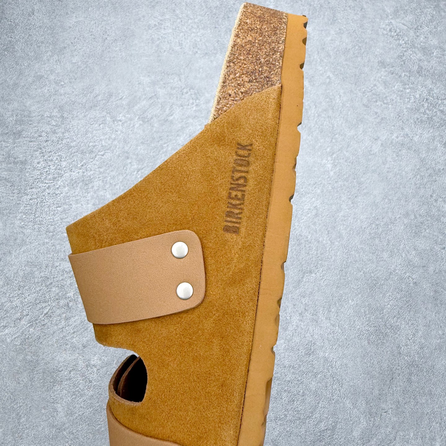 ＃GD广顶 Birkenstock Roma 勃肯绒面金属针扣软木底拖鞋 牛皮绒面革质地柔软 搭配可调节