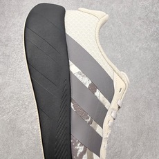 AD Hyperboost Edge 爆米花缓震舒适贴合跑步鞋 在 BOOST 之前冠以了 “HYPER AD Hyperboost Edge 爆米花缓震舒适贴合跑步鞋 在 BOOST 之前冠以了 “HYPER