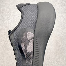 AD Hyperboost Edge 爆米花缓震舒适贴合跑步鞋 在 BOOST 之前冠以了 “HYPER AD Hyperboost Edge 爆米花缓震舒适贴合跑步鞋 在 BOOST 之前冠以了 “HYPER