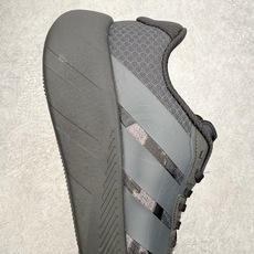 AD Hyperboost Edge 爆米花缓震舒适贴合跑步鞋 在 BOOST 之前冠以了 “HYPER AD Hyperboost Edge 爆米花缓震舒适贴合跑步鞋 在 BOOST 之前冠以了 “HYPER
