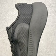 AD Hyperboost Edge 爆米花缓震舒适贴合跑步鞋 在 BOOST 之前冠以了 “HYPER AD Hyperboost Edge 爆米花缓震舒适贴合跑步鞋 在 BOOST 之前冠以了 “HYPER