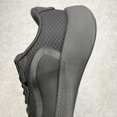 AD Hyperboost Edge 爆米花缓震舒适贴合跑步鞋 在 BOOST 之前冠以了 “HYPER AD Hyperboost Edge 爆米花缓震舒适贴合跑步鞋 在 BOOST 之前冠以了 “HYPER