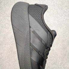 AD Hyperboost Edge 爆米花缓震舒适贴合跑步鞋 在 BOOST 之前冠以了 “HYPER AD Hyperboost Edge 爆米花缓震舒适贴合跑步鞋 在 BOOST 之前冠以了 “HYPER