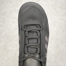 AD Terrex CC Boat 运动溯溪鞋户外涉水鞋 在夏日保持舒爽 采用舒适网材鞋面 MD大底 旨 AD Terrex CC Boat 运动溯溪鞋户外涉水鞋 在夏日保持舒爽 采用舒适网材鞋面 MD大底 旨