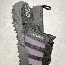 AD Terrex CC Boat 运动溯溪鞋户外涉水鞋 在夏日保持舒爽 采用舒适网材鞋面 MD大底 旨 AD Terrex CC Boat 运动溯溪鞋户外涉水鞋 在夏日保持舒爽 采用舒适网材鞋面 MD大底 旨