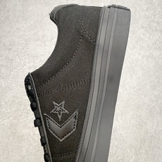 Converse Sport Casual 星箭美式经典低帮滑板帆布鞋鞋面采用精选厚实透气帆布,挺括有型 Converse Sport Casual 星箭美式经典低帮滑板帆布鞋鞋面采用精选厚实透气帆布,挺括有型