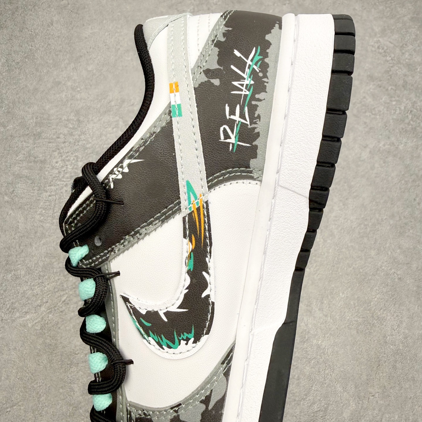 ＃YC纯原 NK Dunk Low 潮跃 DD1391-100 此款采用经典的黑白基底，在这之上，泼墨的